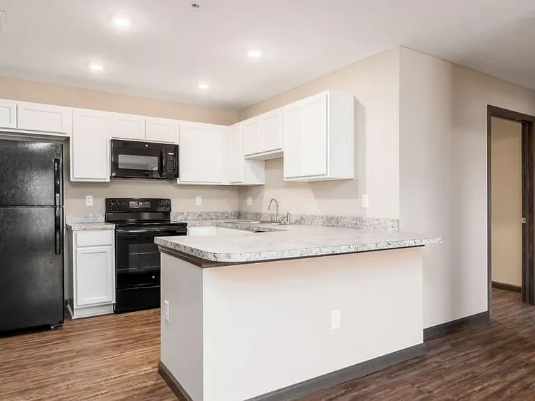 Hutchison Place Apartments — Photo 3