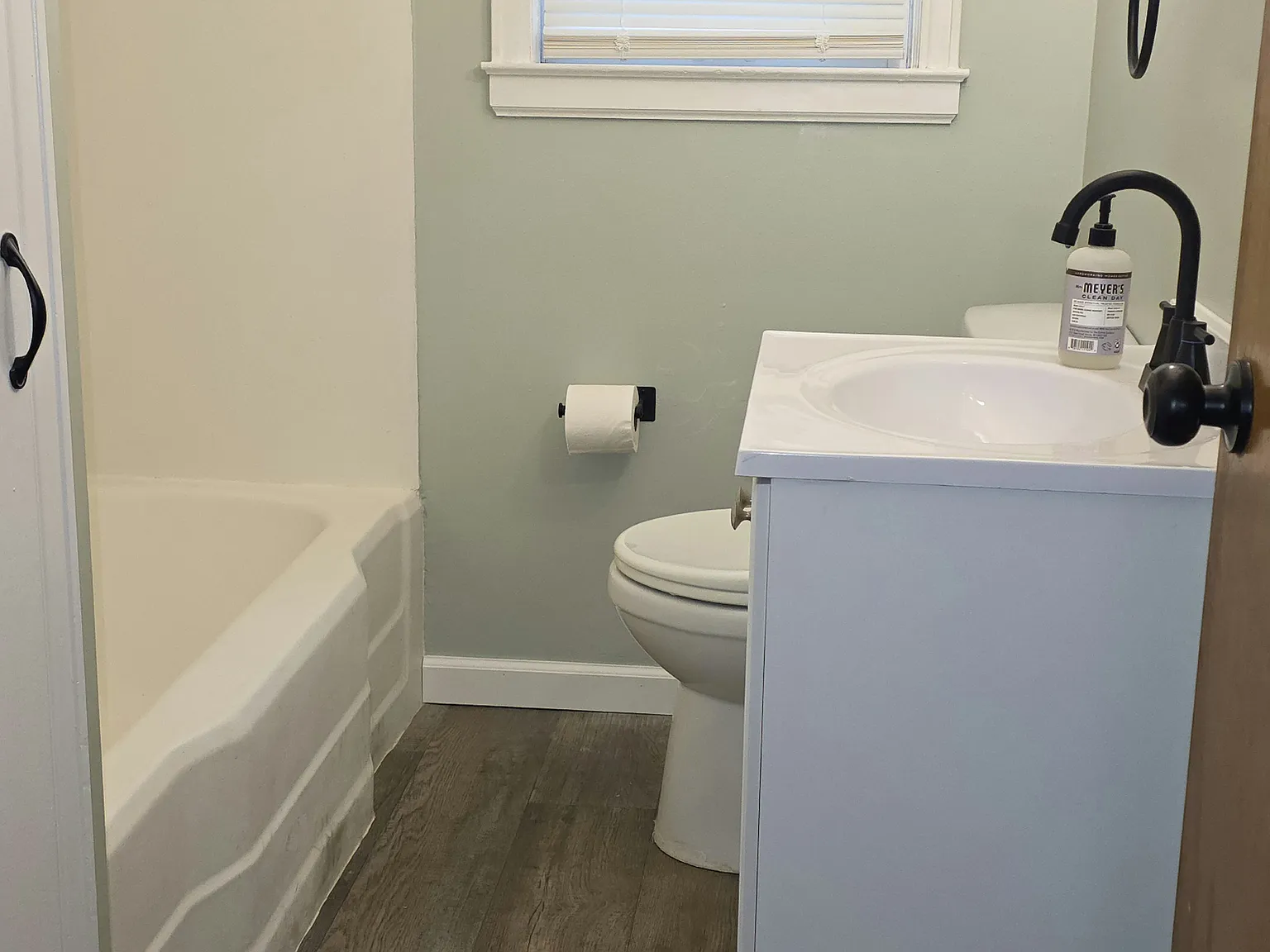 4 bed, 1324 sqft, $3,175 — Photo 2