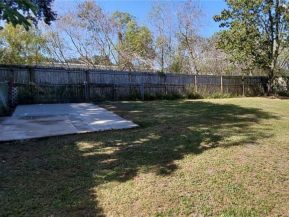 3rd image of 616 Savannah Ave
