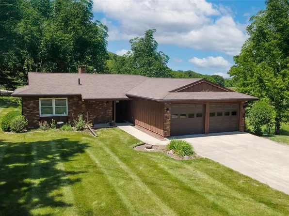 2201 Carbonado Rd, Oskaloosa, IA 52577