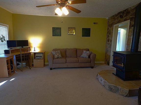 4th image of 483 Tubbs St