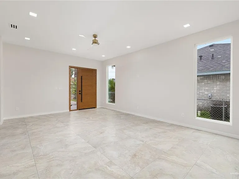 2041 Lake View Dr #5 — Photo 2