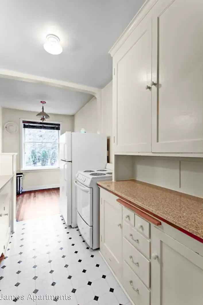 The James Apartments — Photo 3