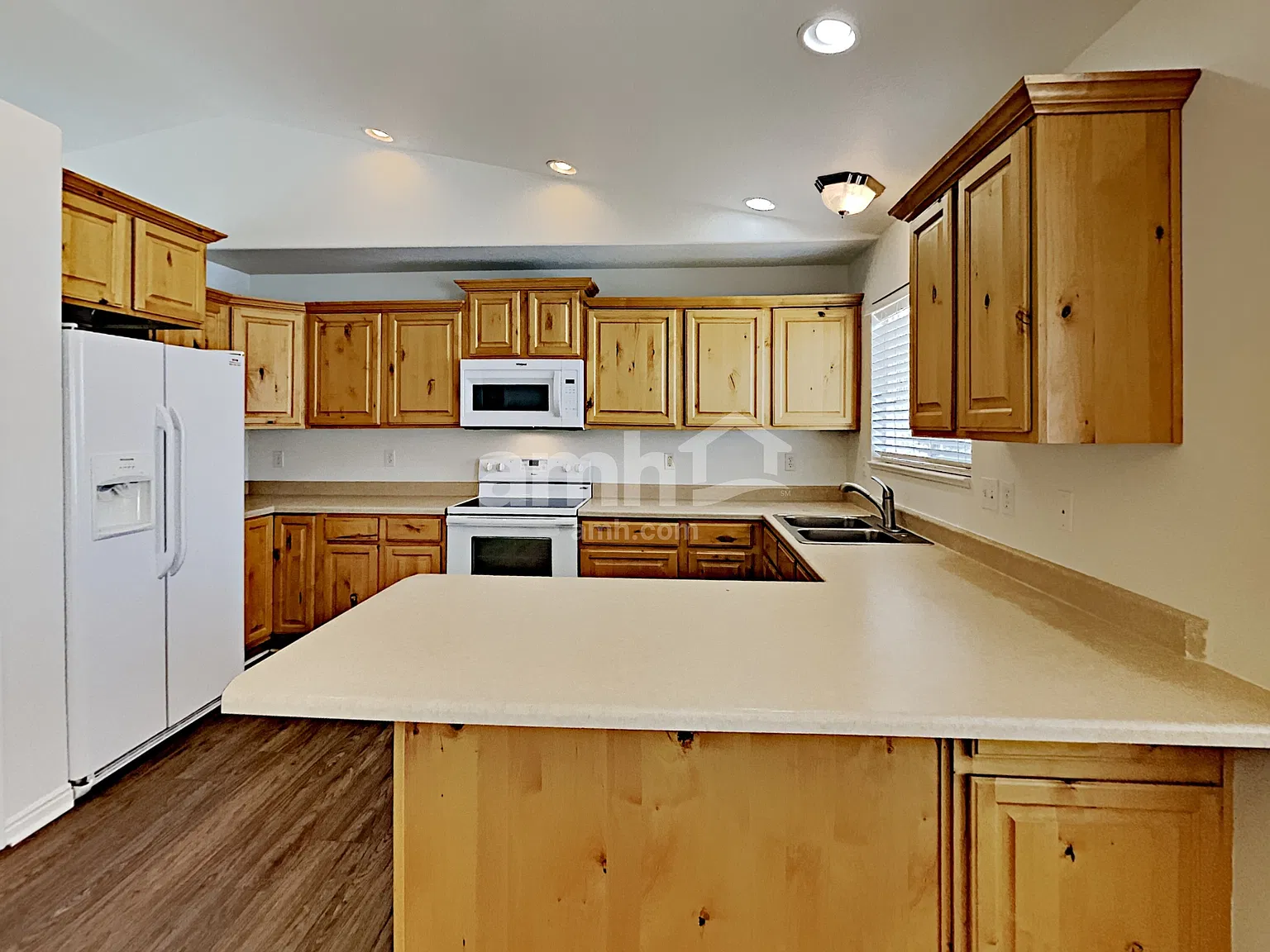 5 bed, 3.0 bath, 2076 sqft, $2,675 — Photo 4