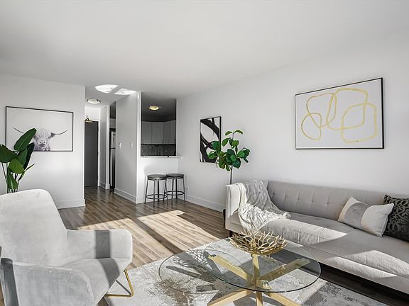 4th image of 3930 N Pine Grove Ave APT 2308