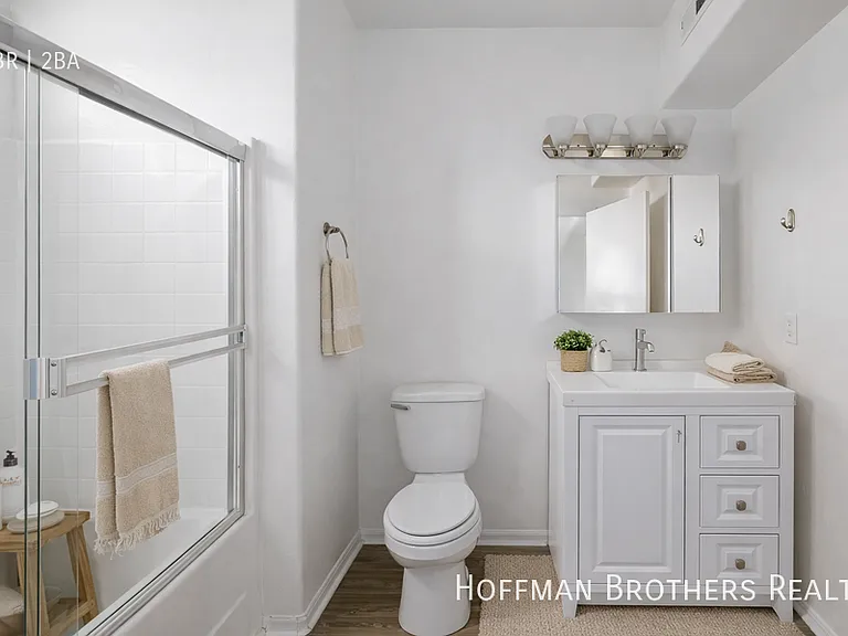 251 Robinson St #107 — Photo 4