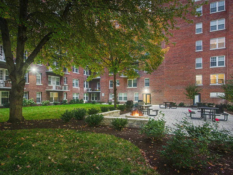 The Metropolitan Apartments Picnic Area Far End