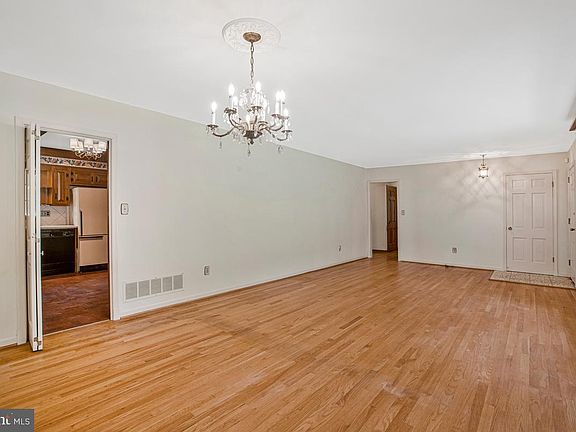 5th image of 4111 Halifax Ct