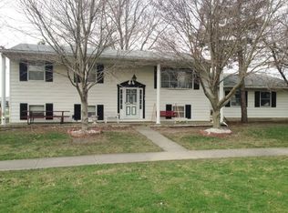 330 Campus View Dr, Lincoln, IL 62656
