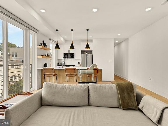 4th image of 623 Kennedy St NW #8
