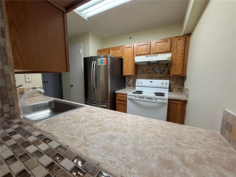 7914 Rockaway Beach Blvd #7C — Photo 6