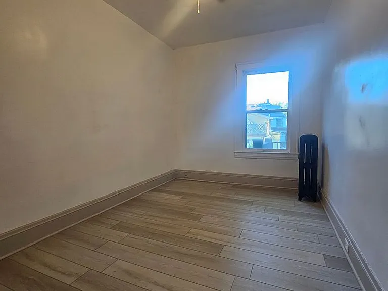 16812 Madison Ave — Photo 8