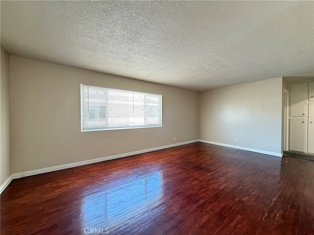 2 bed, 950 sqft, $2,295 — Photo 3