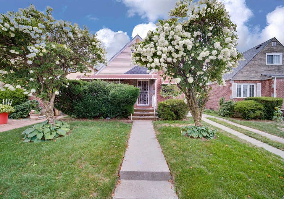 1st image of 22762 Murdock Ave
