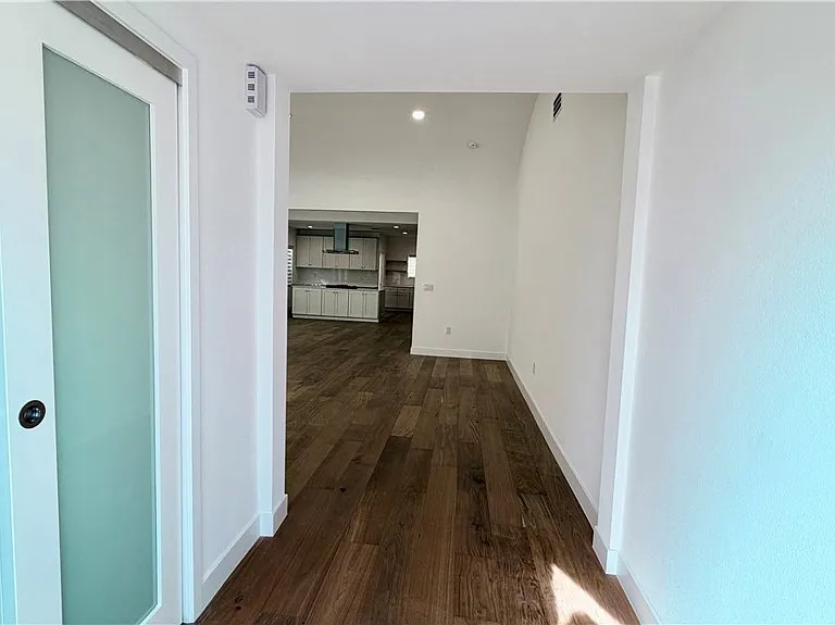 423 S Citrus Ave — Photo 3