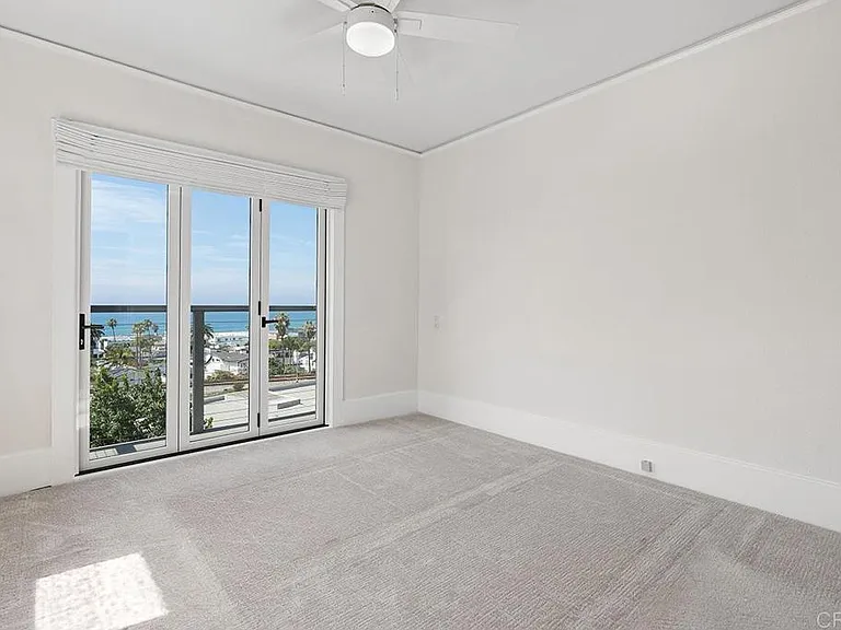 1654 Camino Del Mar #UPPER — Photo 30