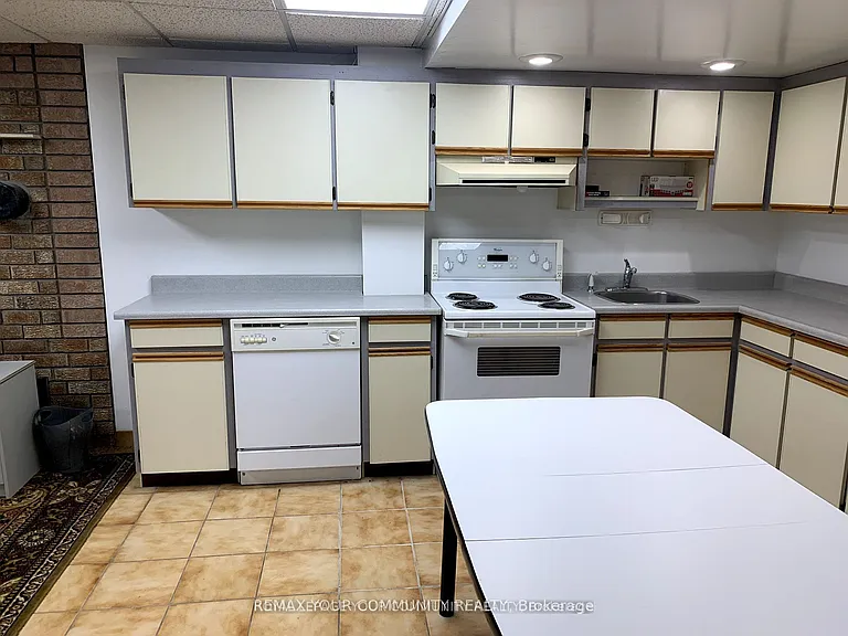 136 Dina Rd #BASEMENT — Photo 8