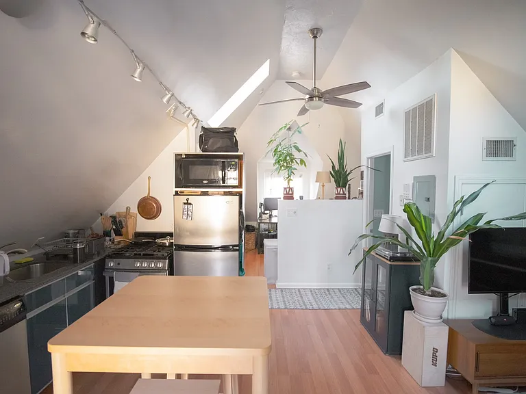 36 Montfern Ave #3 — Photo 2