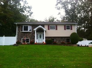 4 Oakland Pl, Nanuet, NY 10954