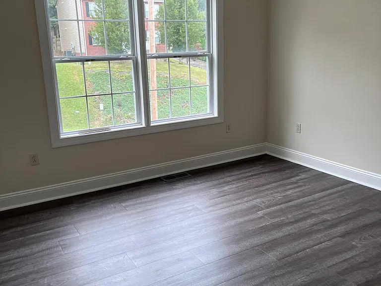 210 Barkwood St — Photo 9