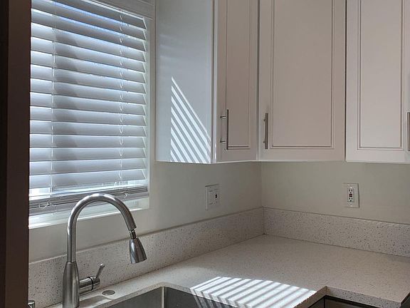5th image of 13934-13936 Vanowen St
