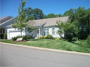 405 Mulligan Dr, Oxford, CT 06478
