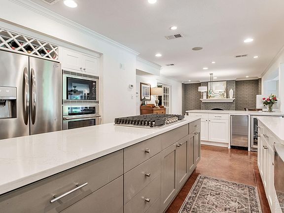 3rd image of 635 Bonilace Cir