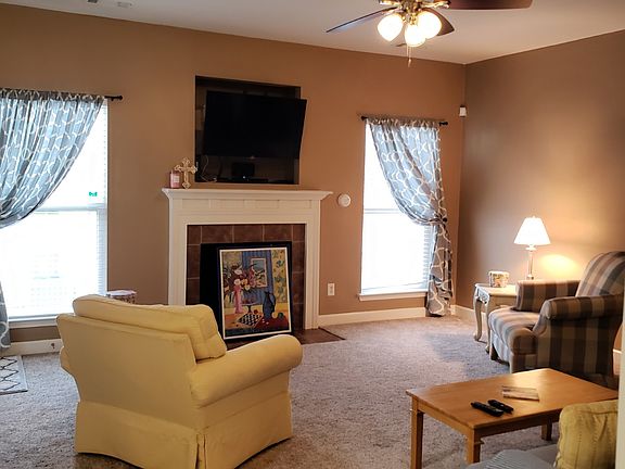 LIving Room w gas fireplace