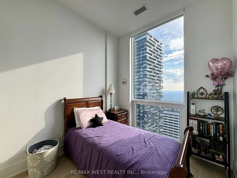 39 Roehampton Ave #4603 — Photo 13