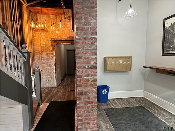 3rd image of 205 E Jefferson St #2B
