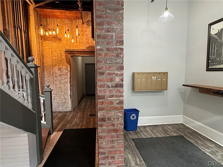 205 E Jefferson St #2B — Photo 3