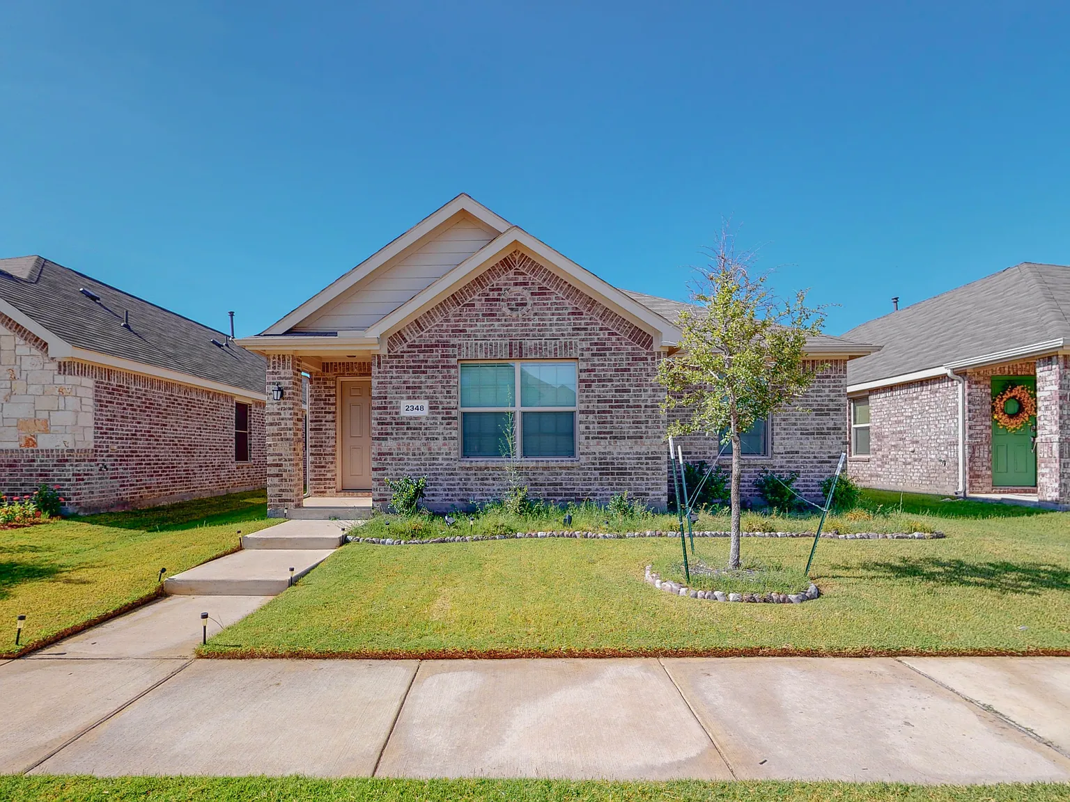 3 bed, 1367 sqft, $1,899 — Photo 3