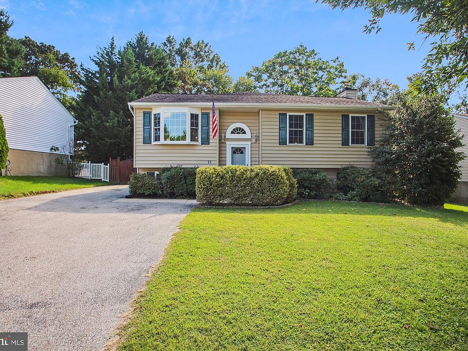 1st image of 11 Windy Hill Ln