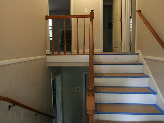 ENTER INTO A VAULTED FOYER WITH GORGEOUS OAK FLOORING. BEDROOMS ARE UPSTAIRS. LIVING AREA AND KITCHEN ARE ON LOWER LEVEL