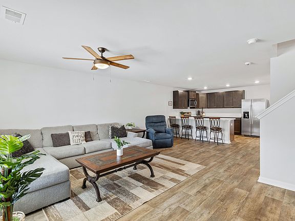 5th image of 272 Spencer Cir