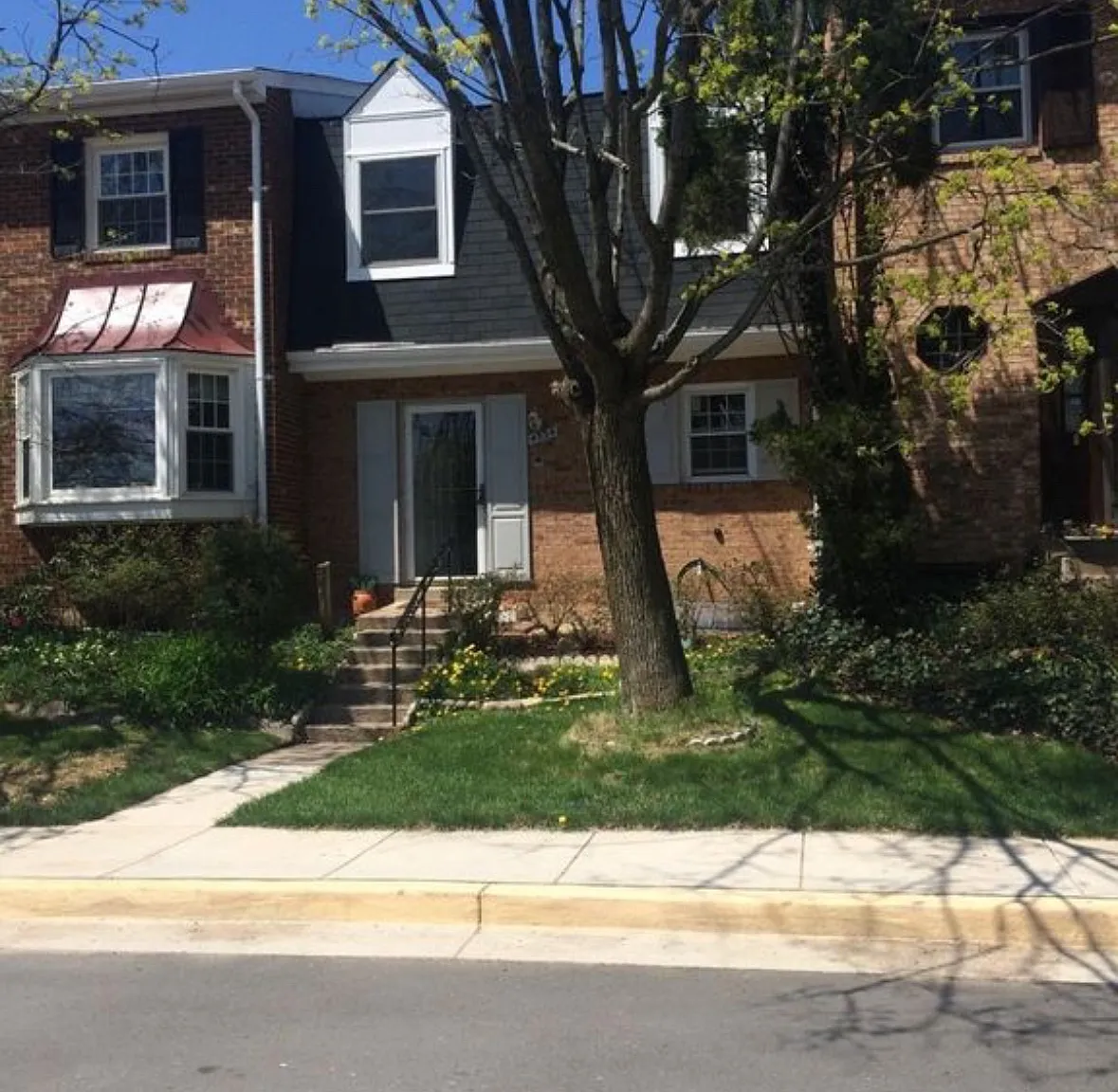 1 bed, 1600 sqft, $1,200 — Photo 1