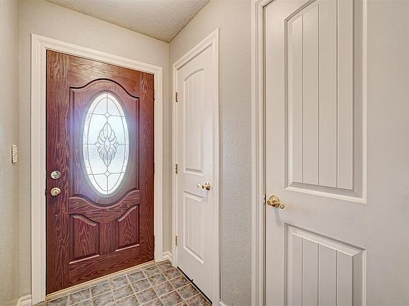4th image of 1505 N Lincoln Ave