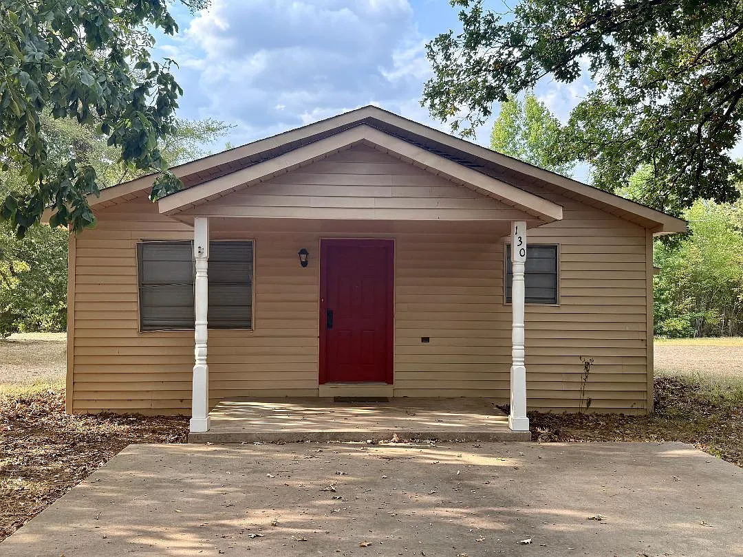 3 bed, 1232 sqft, $1,400 — Photo 1