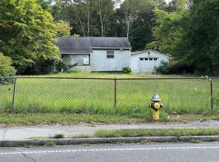 560 Granny Rd, Yaphank, NY 11763