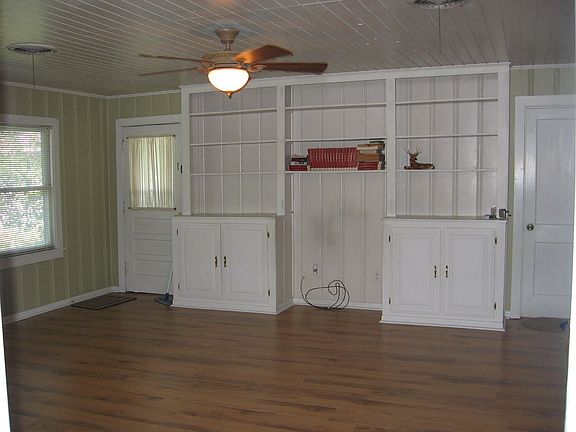 Family Rm.w/buil ins