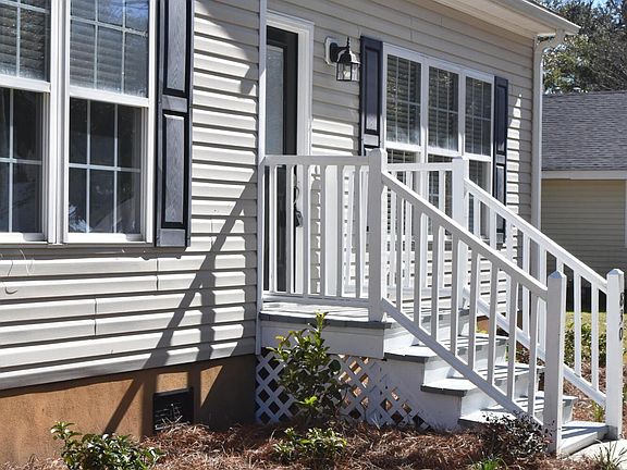 4th image of 830 Jordan St