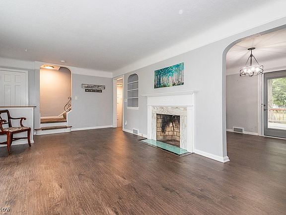 5th image of 2051 E 226th St