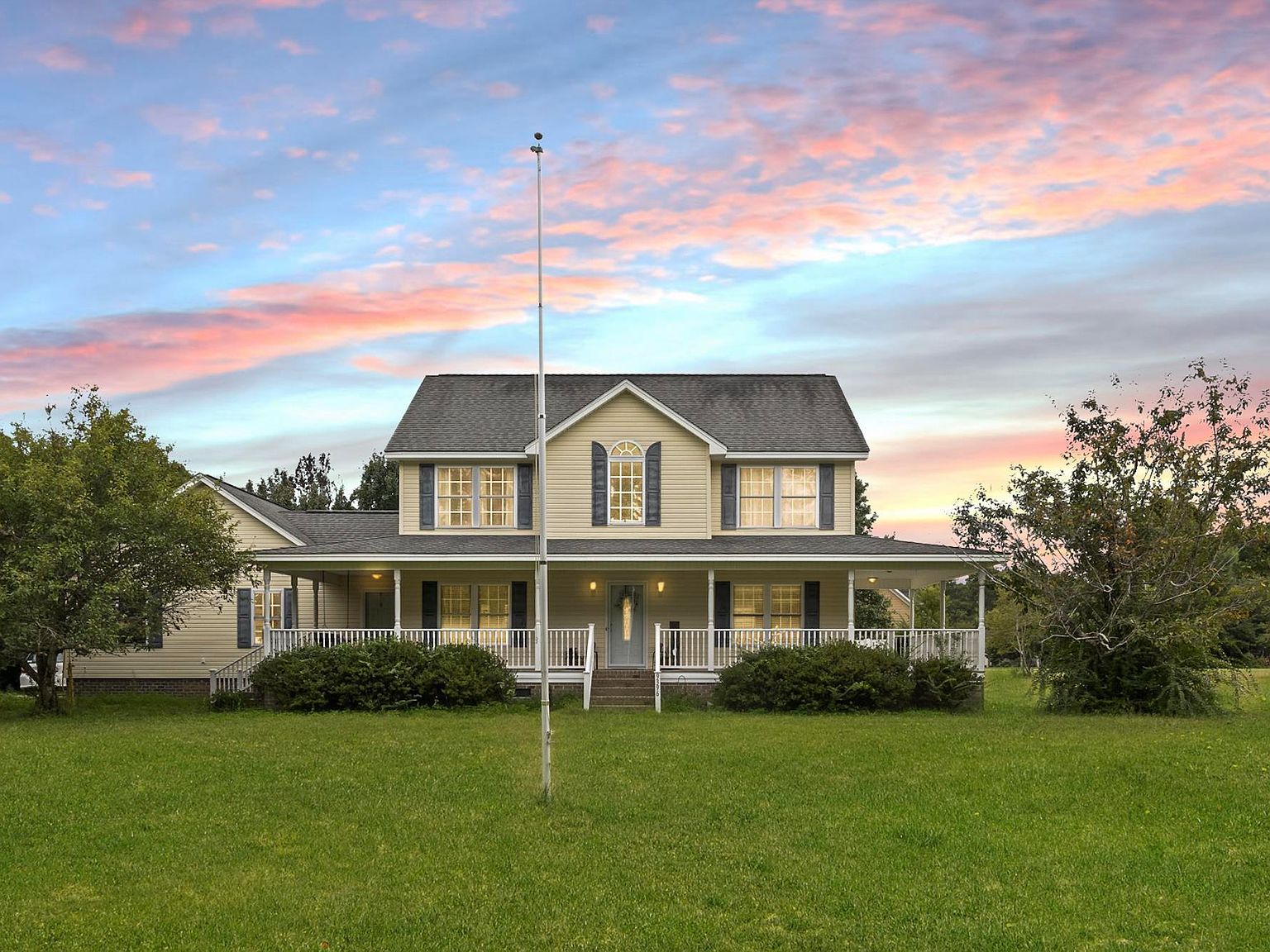 s*6様 house on the hill 90tops The Hill-Jones House Circa 1855, Cedar Point, North Carolina. The