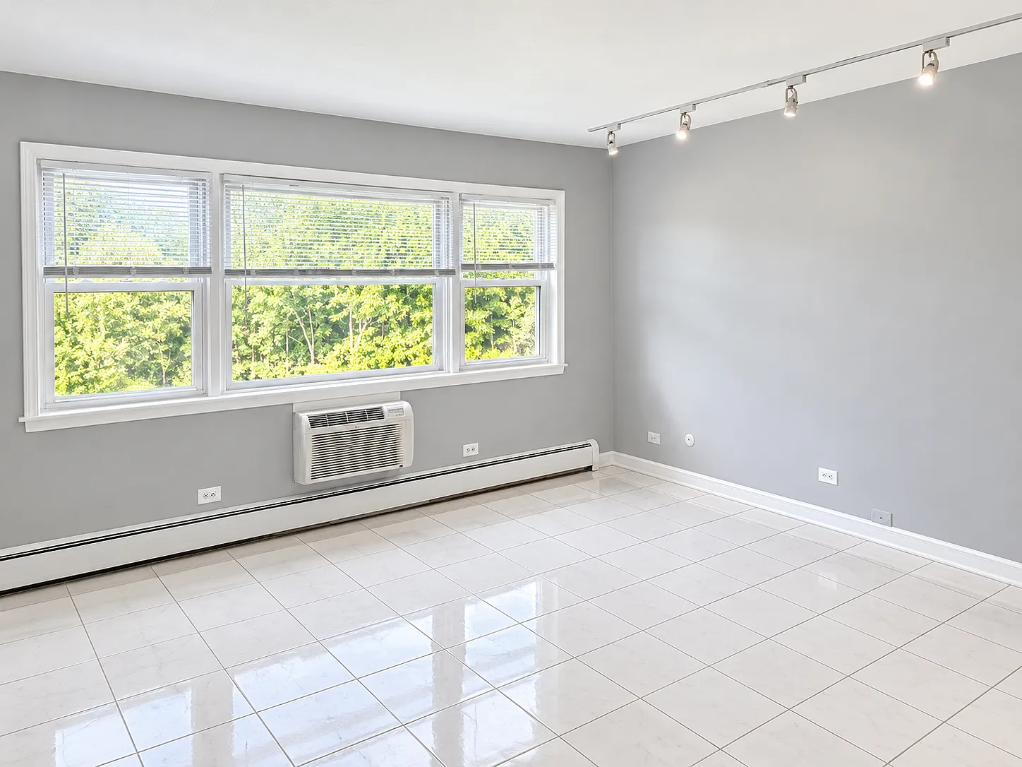 2 bed, 800 sqft, $1,800 — Photo 2