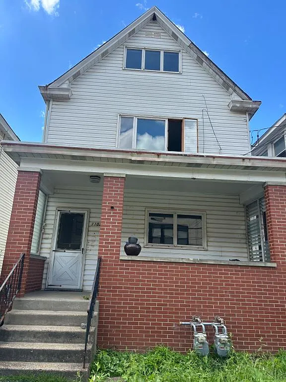 1102 Valley St - Unit 1 — Photo 1