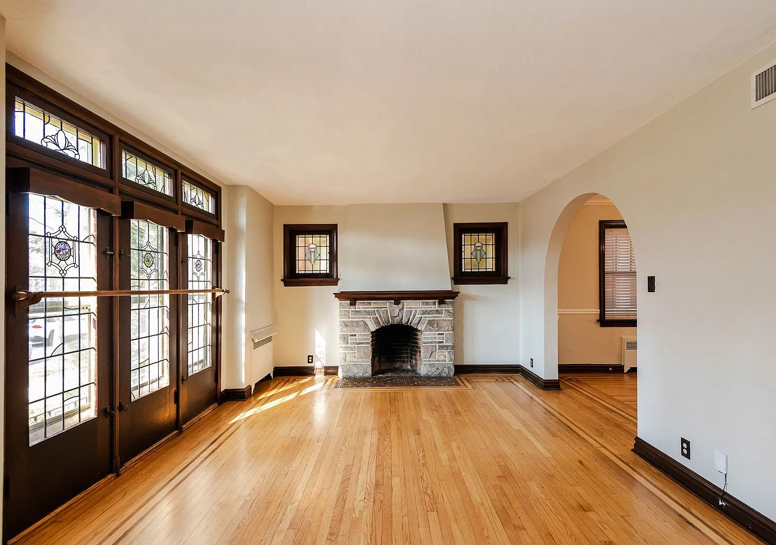 Beautiful 3 Bedroom 2 Bathroom Home — Photo 4