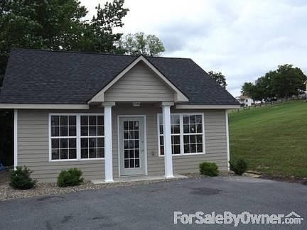 Free standing adjacent building
						:
						Man cave? Artist's studio? Woodshop? Let your imagination go wild!