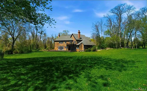 9 Locust Woods Dr Photo 1