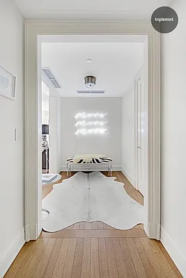 Sold by Triplemint | media 18