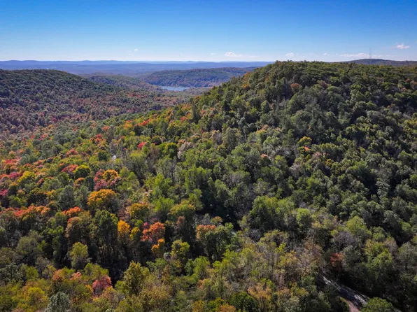 1769 Skyline Dr, Farmington, PA 15437